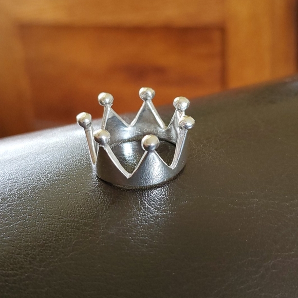 Sterling silver 925 queen's crown ring. Size 7. - Picture 2 of 8